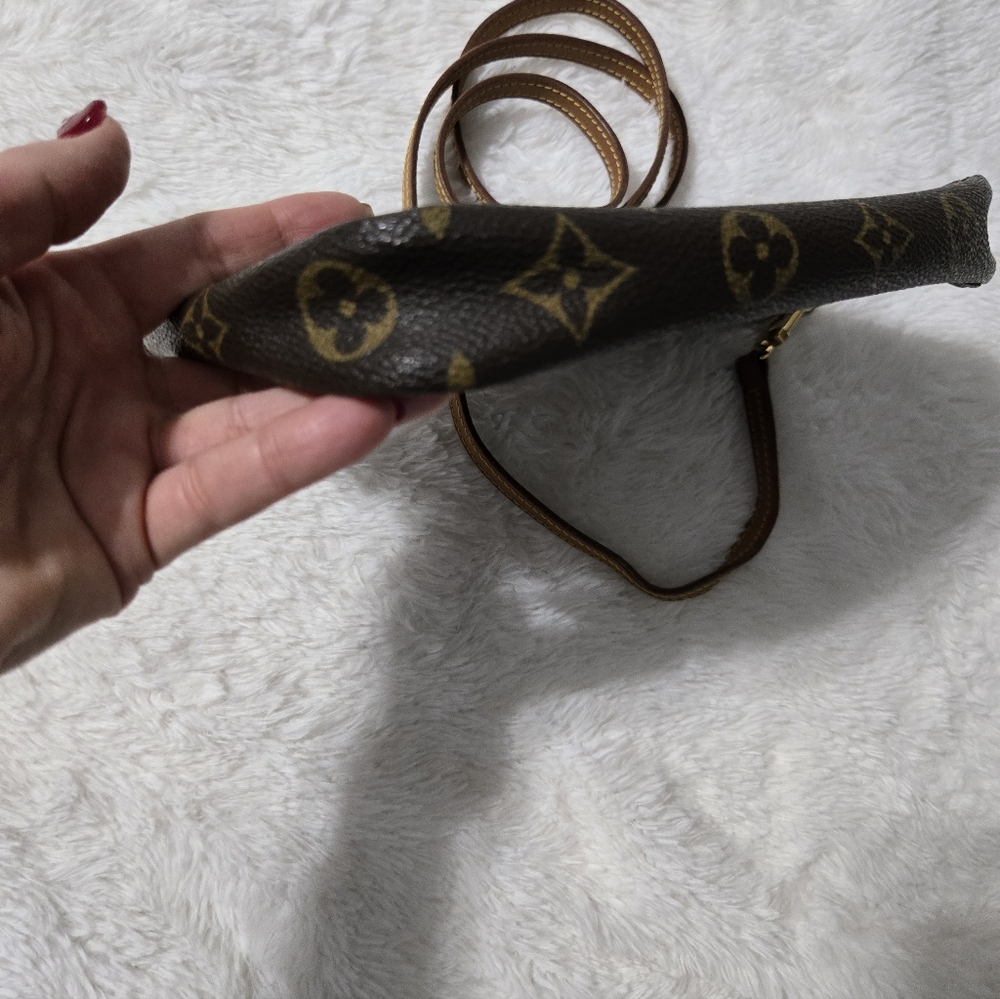 Louis Vuitton Large Pochette With Long Strap! - Picture 3 of 14